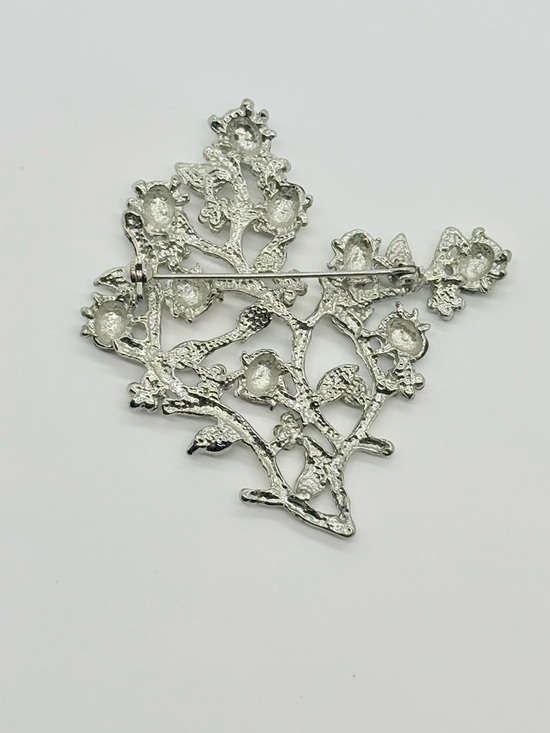 Ladybug Branch Brooch - Picture 2 of 6